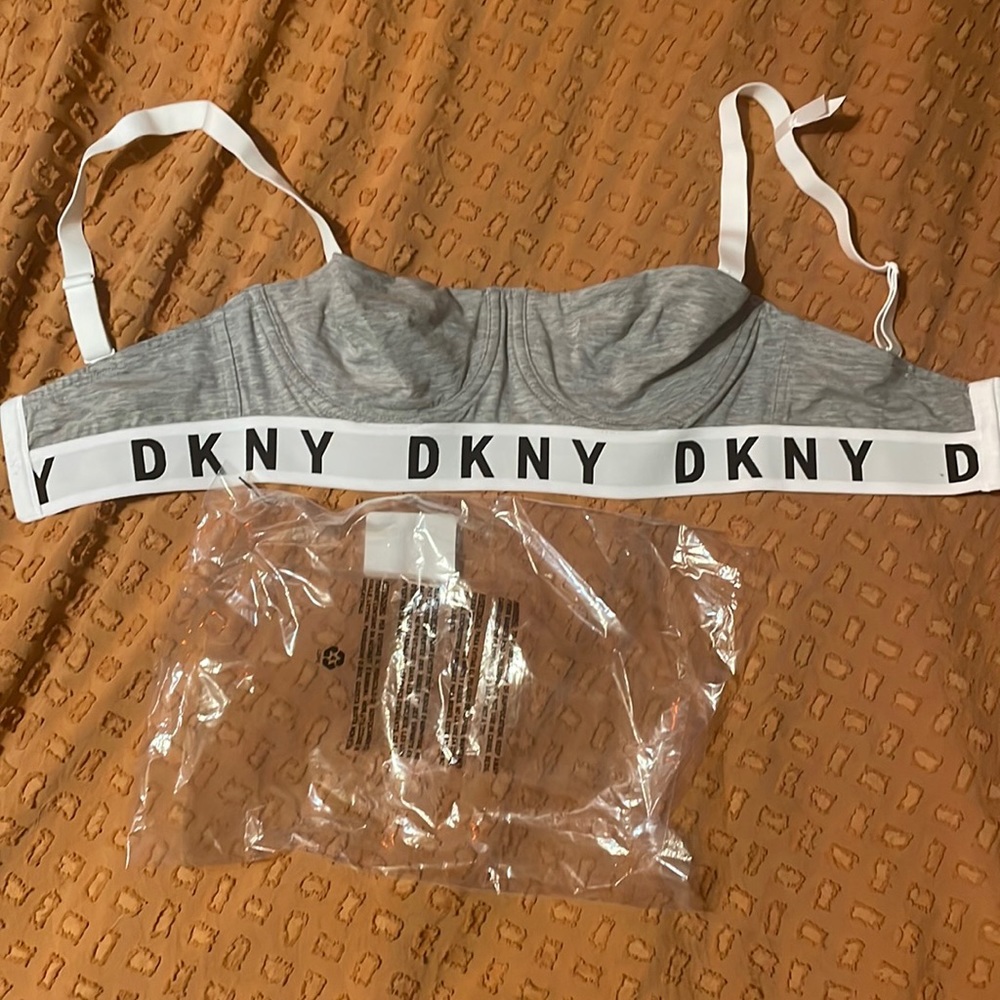 DKNY Bra 32C never been worn
